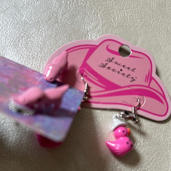 Heart-Shaped Pink Dangle Jewelry Earrings - Picture 3 of 4